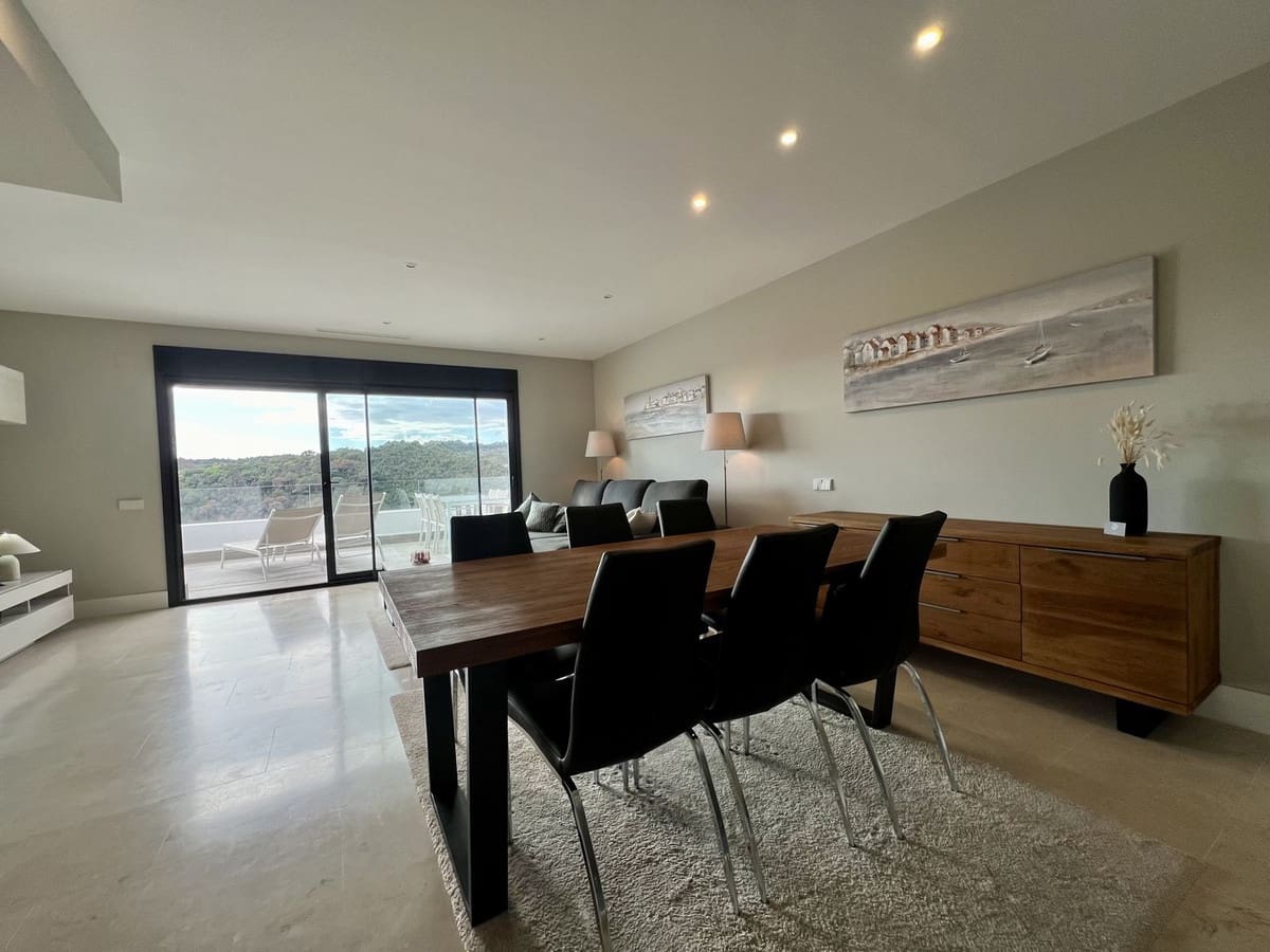 Apartamento de 2 habitaciones en New Golden Mile en alquiler con piscina garaje - 2.200 € (Ref: 8796709)