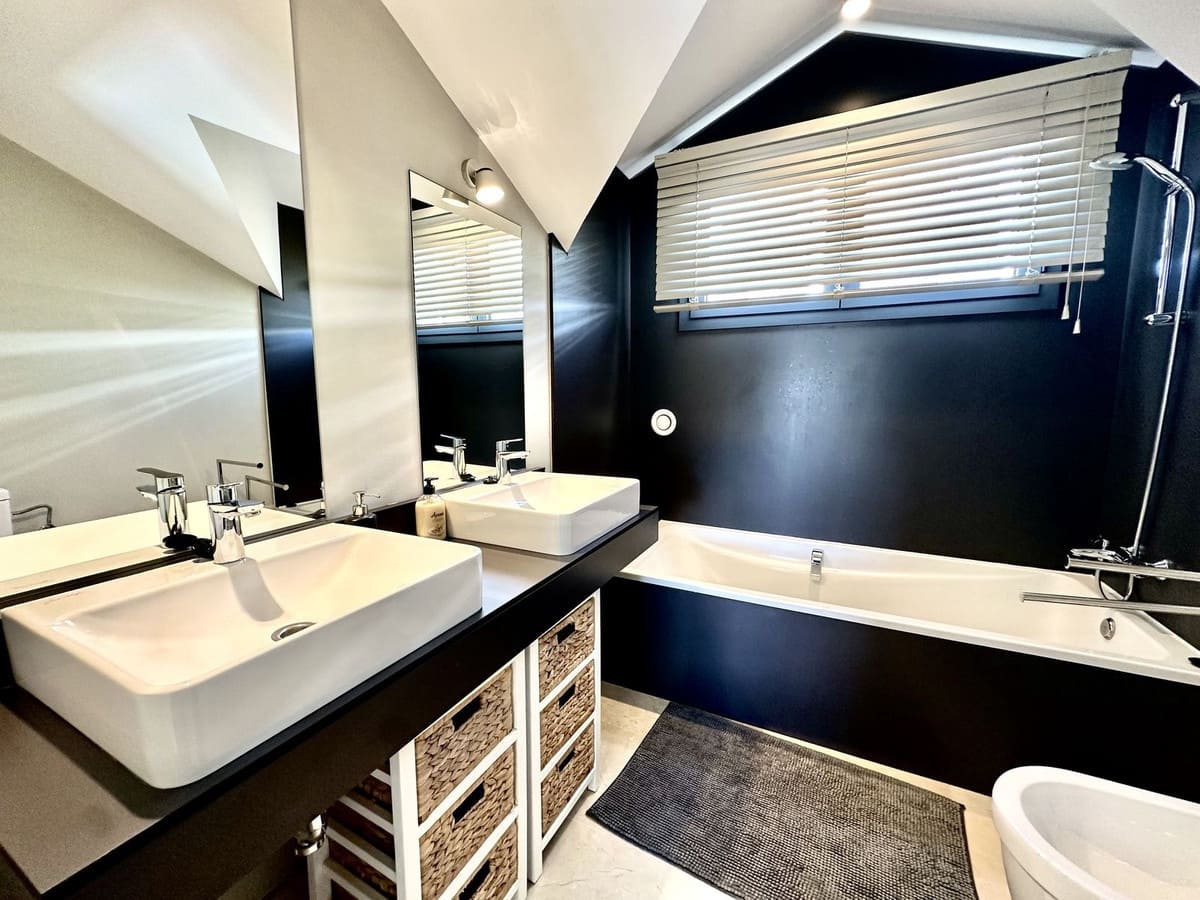 Apartamento de 2 habitaciones en New Golden Mile en alquiler con piscina garaje - 2.200 € (Ref: 8796709)