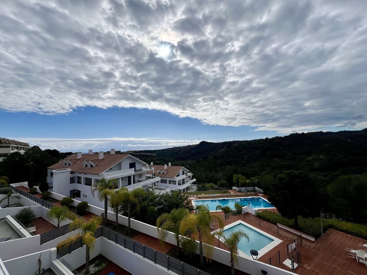 Apartamento de 2 habitaciones en New Golden Mile en alquiler con piscina garaje - 2.200 € (Ref: 8796709)