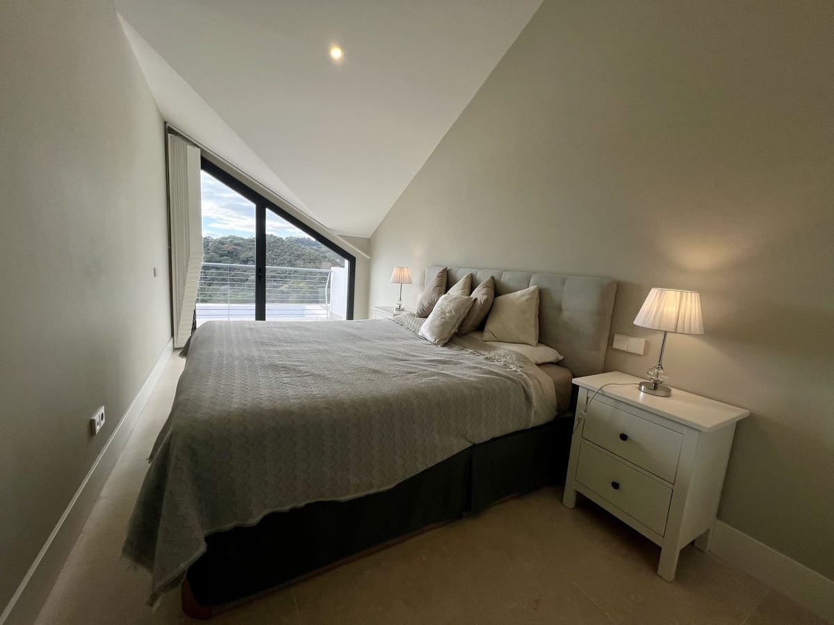 Apartamento de 2 habitaciones en New Golden Mile en alquiler con piscina garaje - 2.200 € (Ref: 8796709)