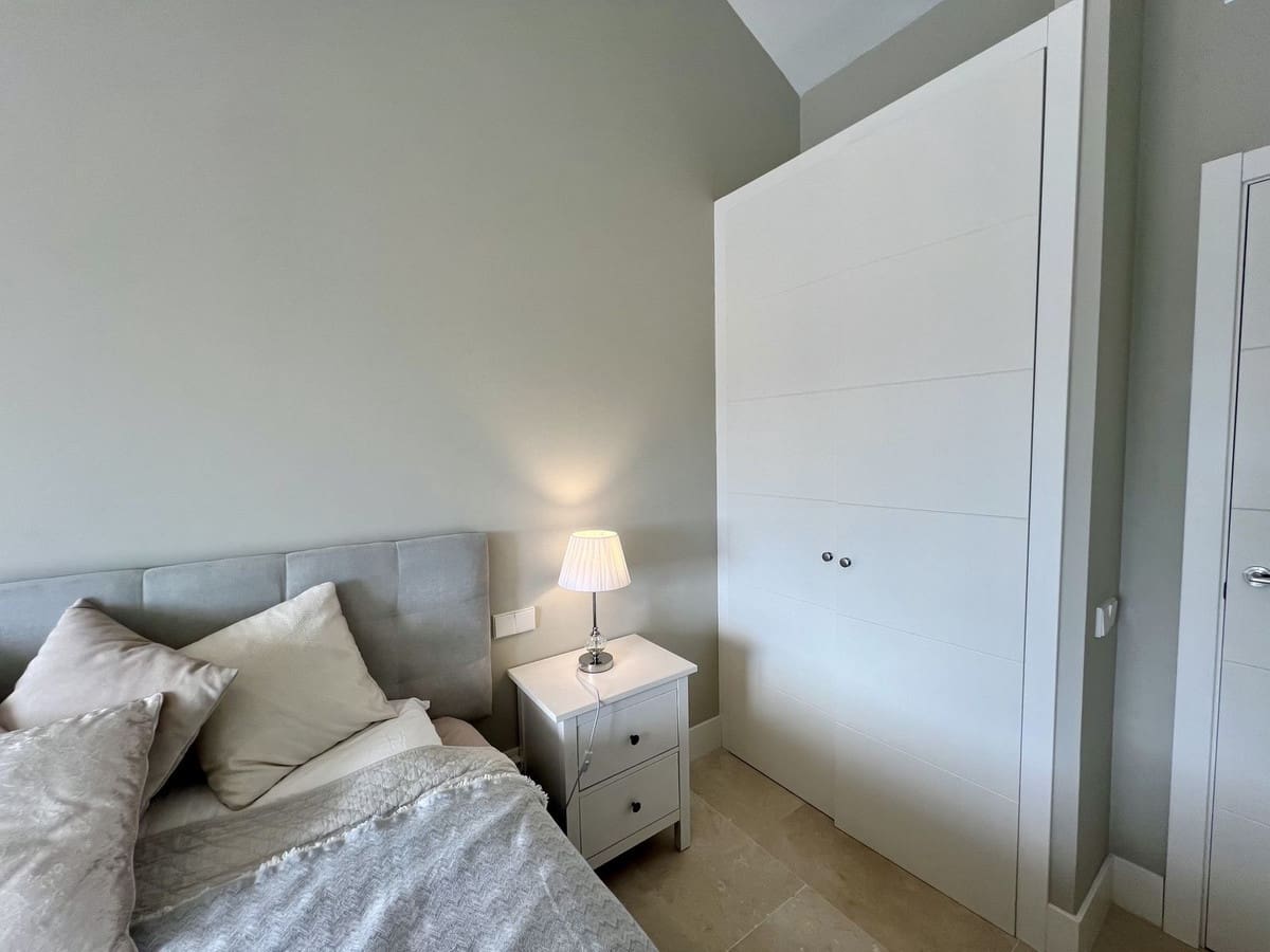 Apartamento de 2 habitaciones en New Golden Mile en alquiler con piscina garaje - 2.200 € (Ref: 8796709)