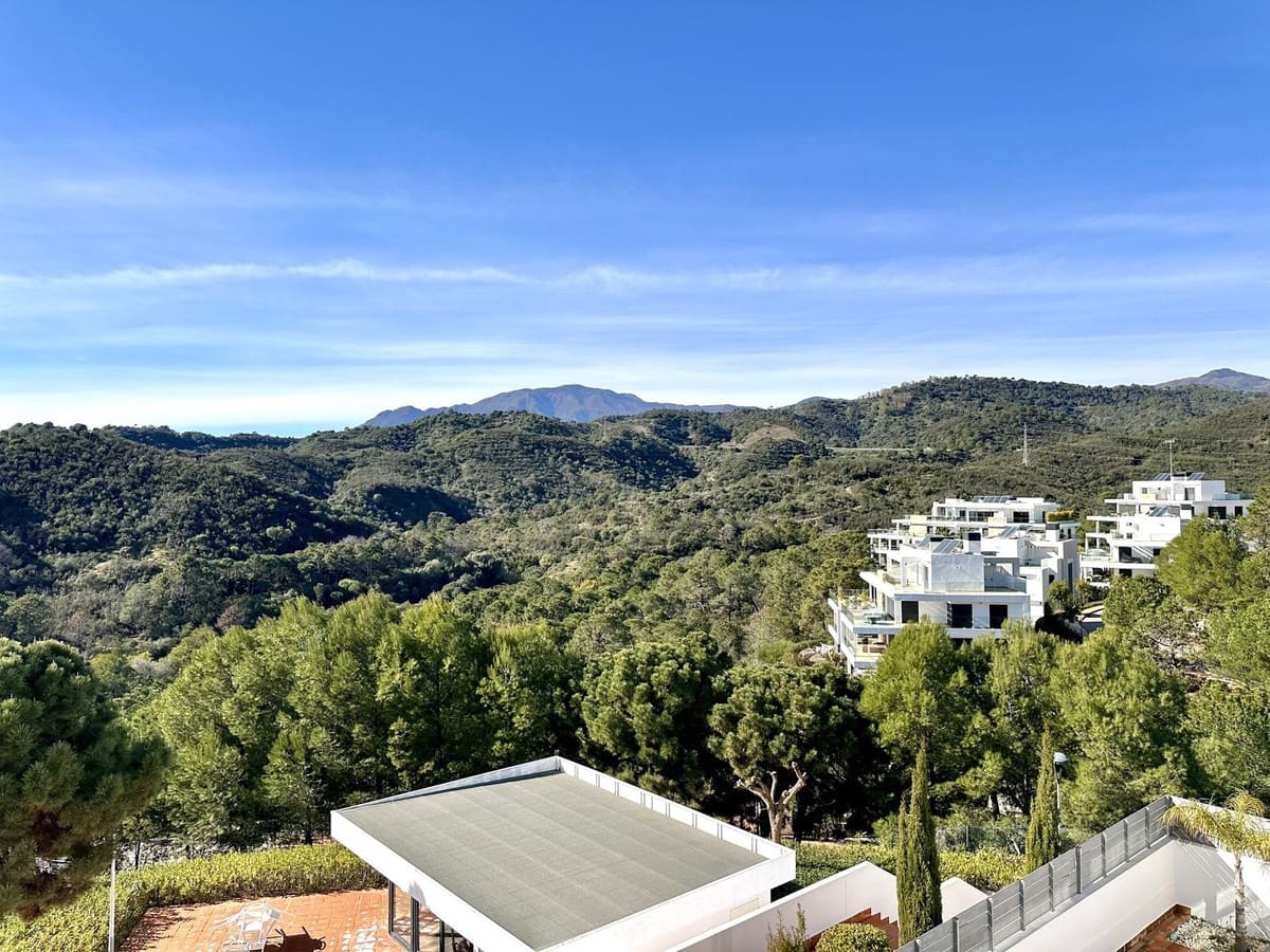 Apartamento de 2 habitaciones en New Golden Mile en alquiler con piscina garaje - 2.200 € (Ref: 8796709)