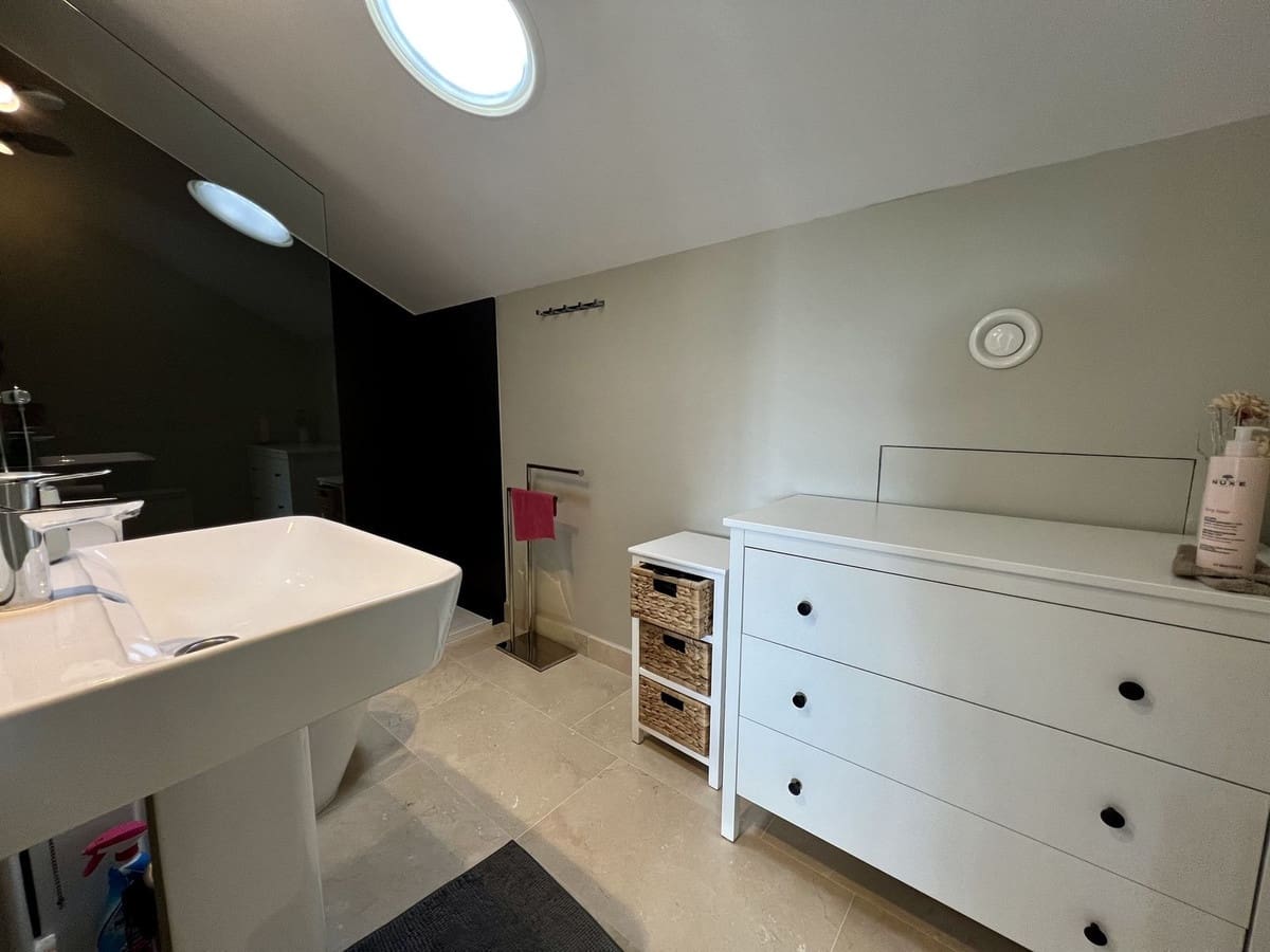 2 bedroom Apartment for rent in New Golden Mile with pool garage - € 2,200 (Ref: 8796709)