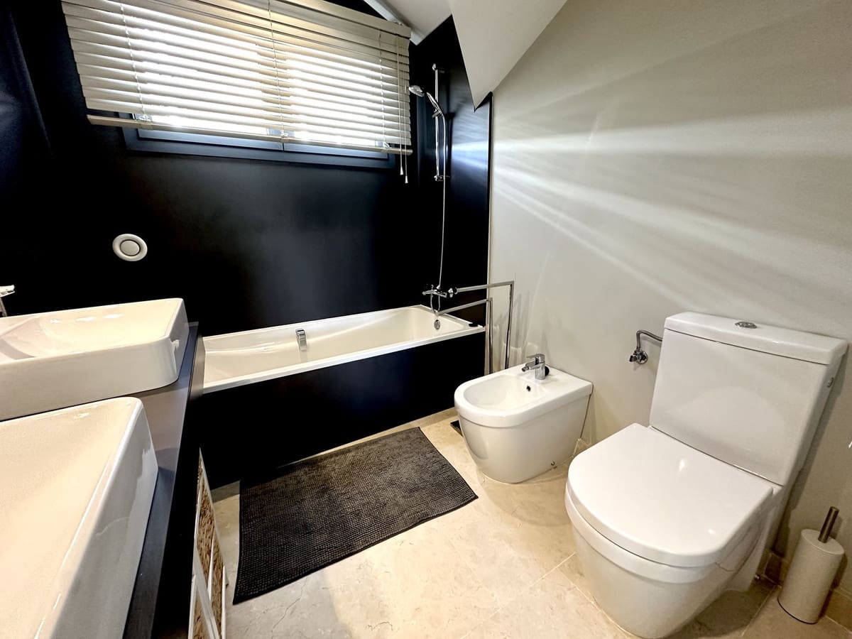 2 bedroom Apartment for rent in New Golden Mile with pool garage - € 2,200 (Ref: 8796709)