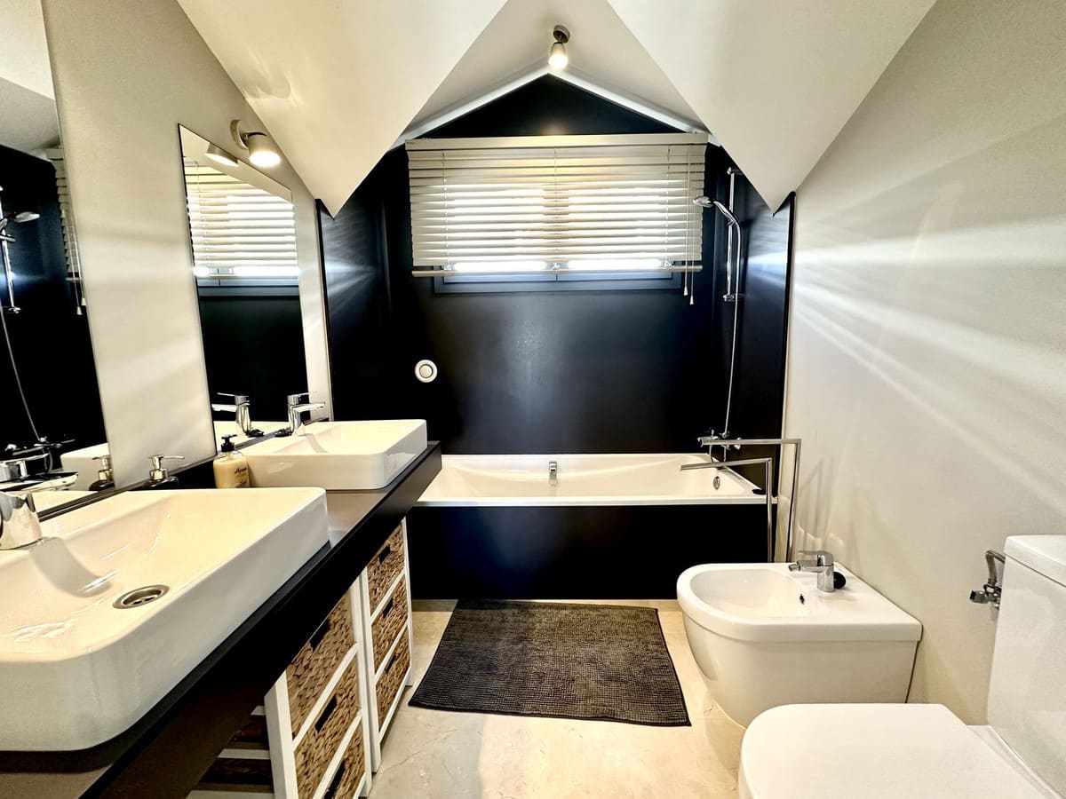 2 bedroom Apartment for rent in New Golden Mile with pool garage - € 2,200 (Ref: 8796709)