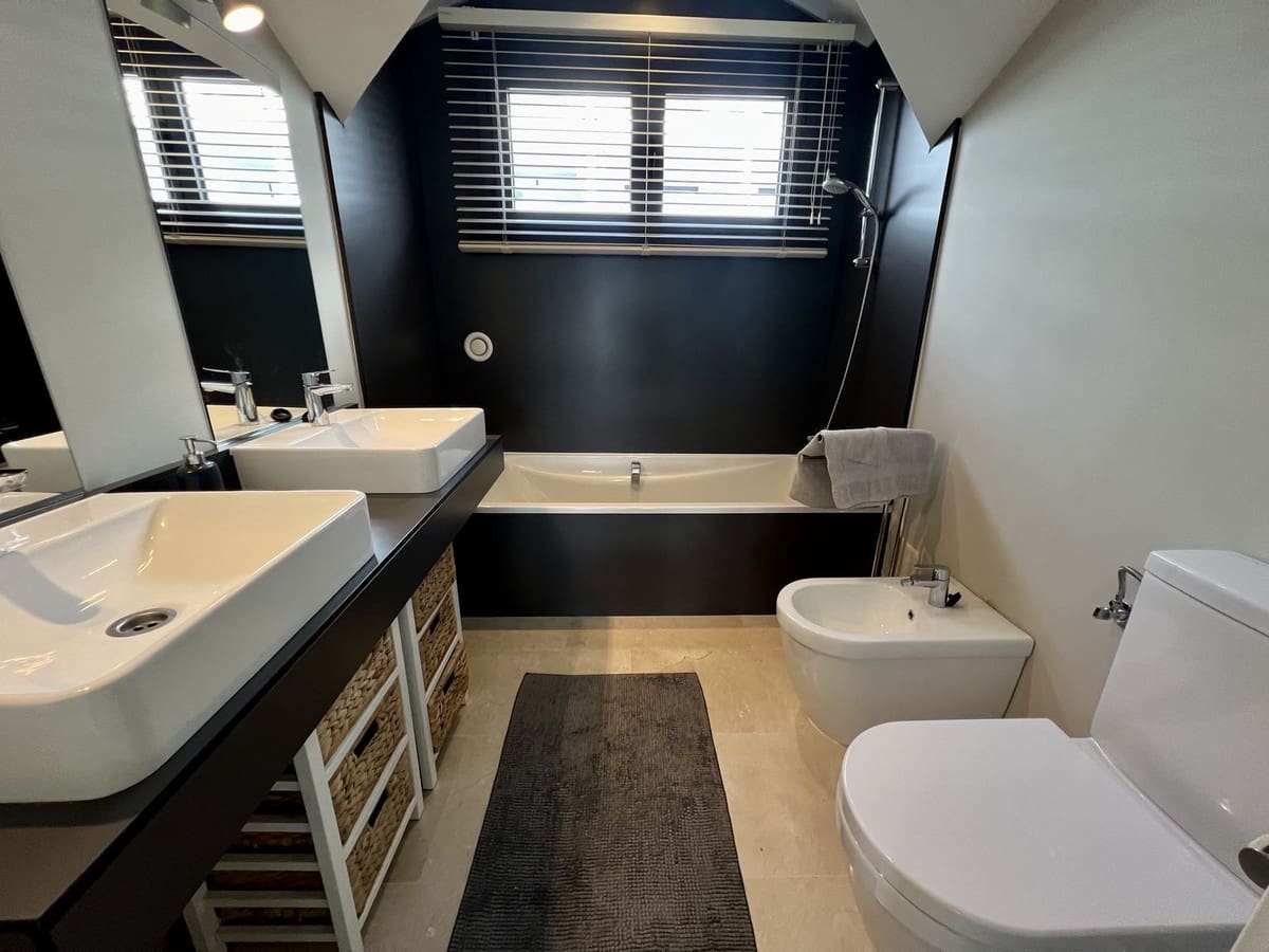 2 bedroom Apartment for rent in New Golden Mile with pool garage - € 2,200 (Ref: 8796709)