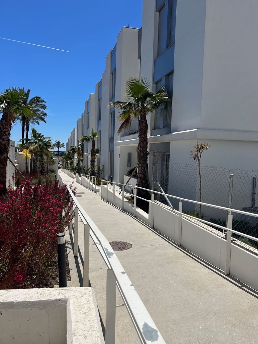 3 slaapkamer Appartement voor vakantieverhuur in Cancelada met zwembad garage - € 1.100 (Ref: 8799684)