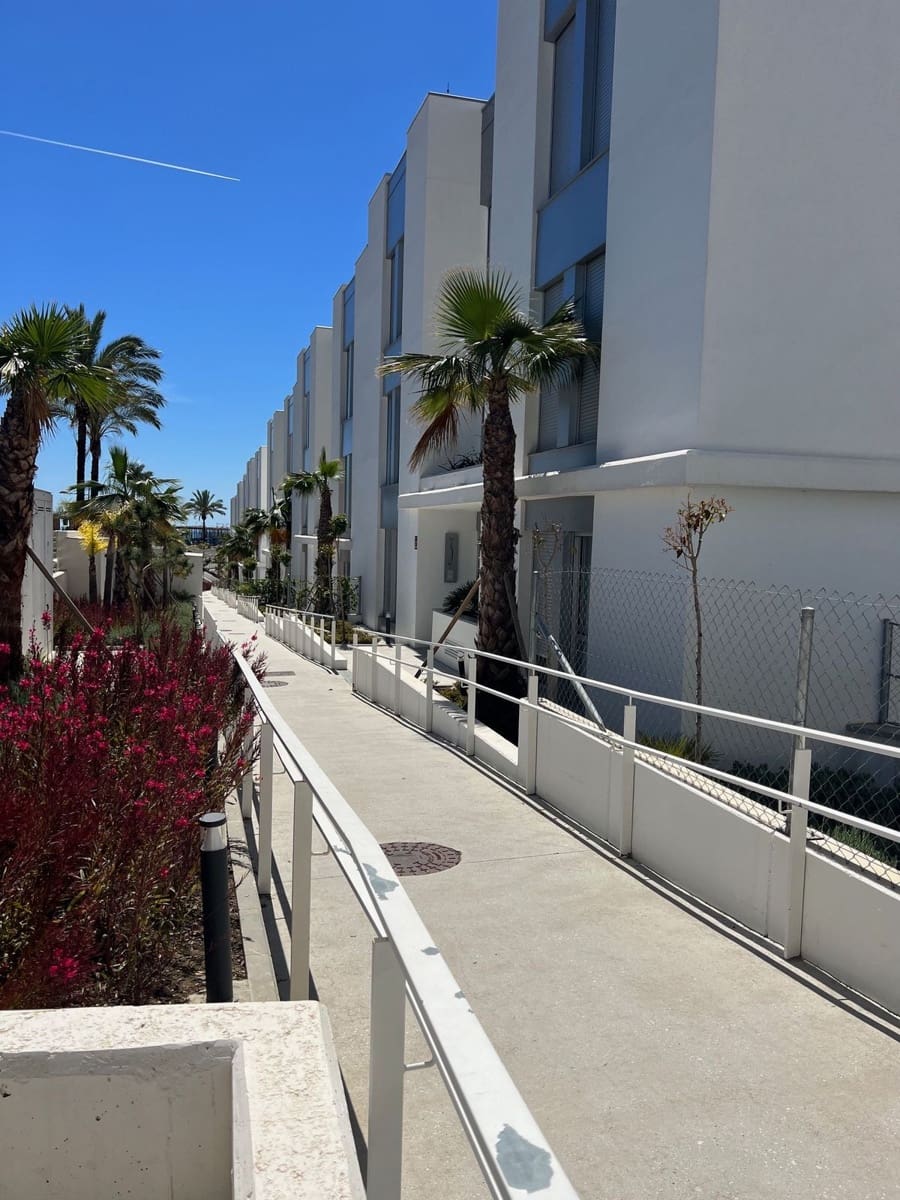 3 slaapkamer Appartement voor vakantieverhuur in Cancelada met zwembad garage - € 1.100 (Ref: 8799684)