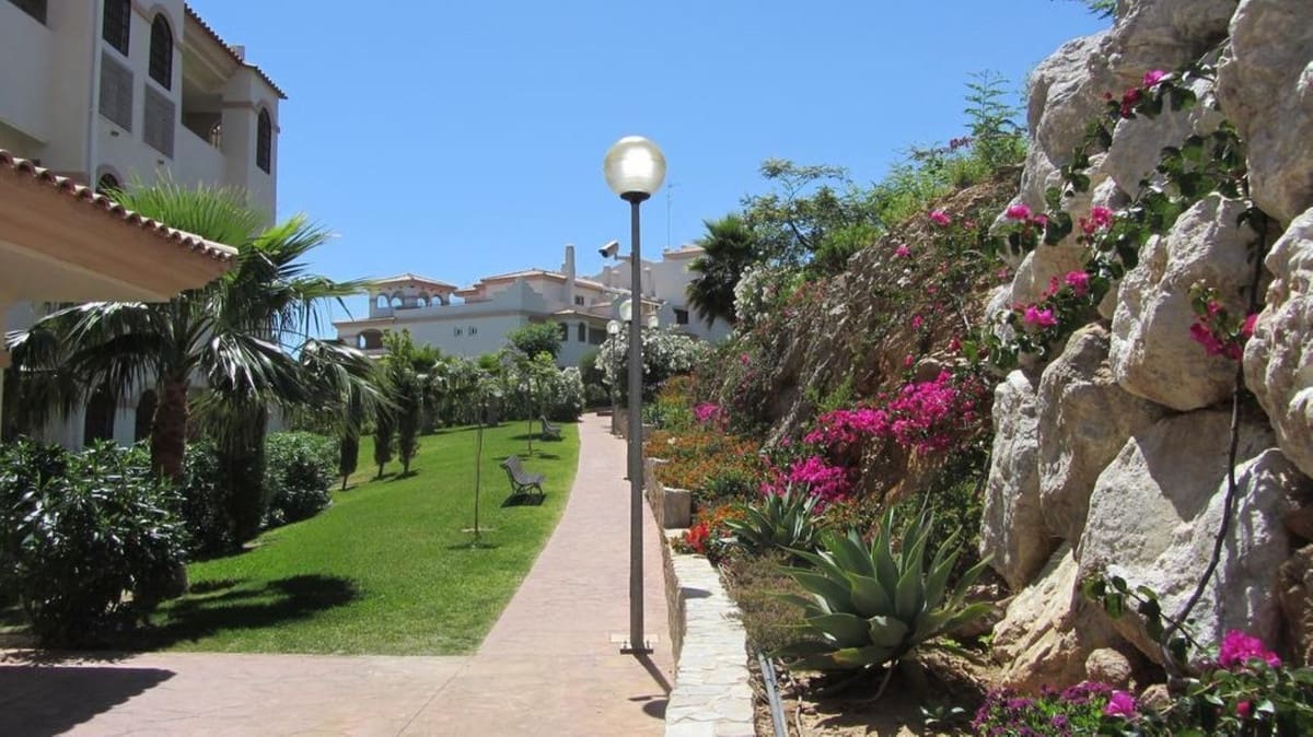 2 bedroom Apartment for holiday rental in La Cala de Mijas with pool garage - € 800 (Ref: 8800118)