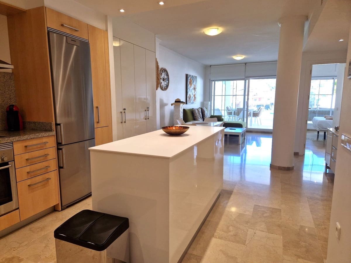 Apartamento de 2 habitaciones en La Cala de Mijas en alquiler vacacional con piscina garaje - 800 € (Ref: 8800118)