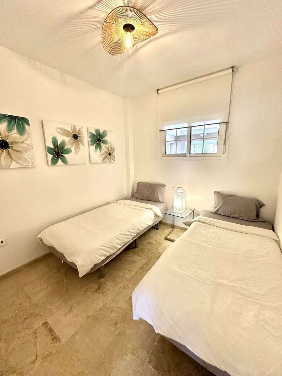 Apartamento de 2 habitaciones en La Cala de Mijas en alquiler vacacional con piscina garaje - 800 € (Ref: 8800118)