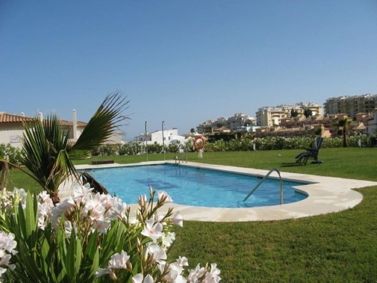 Apartamento de 2 habitaciones en La Cala de Mijas en alquiler vacacional con piscina garaje - 800 € (Ref: 8800118)