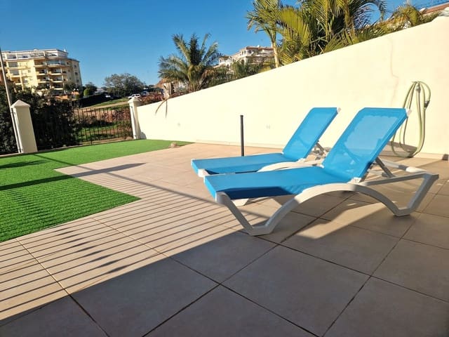   2 soveværelse   ferieLejlighed i La Cala de Mijas, Mijas med   swimmingpool  garage  - € 800 (Ref: 8800118)