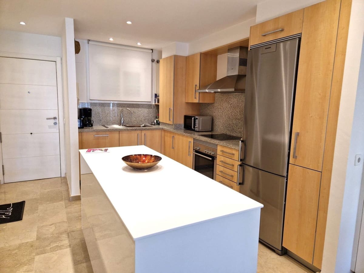 2 slaapkamer Appartement voor vakantieverhuur in La Cala de Mijas met zwembad garage - € 800 (Ref: 8800118)