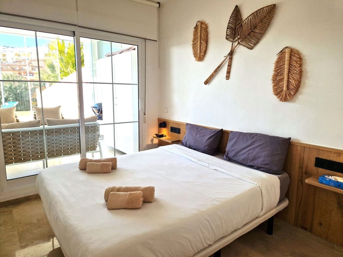 2 slaapkamer Appartement voor vakantieverhuur in La Cala de Mijas met zwembad garage - € 800 (Ref: 8800118)