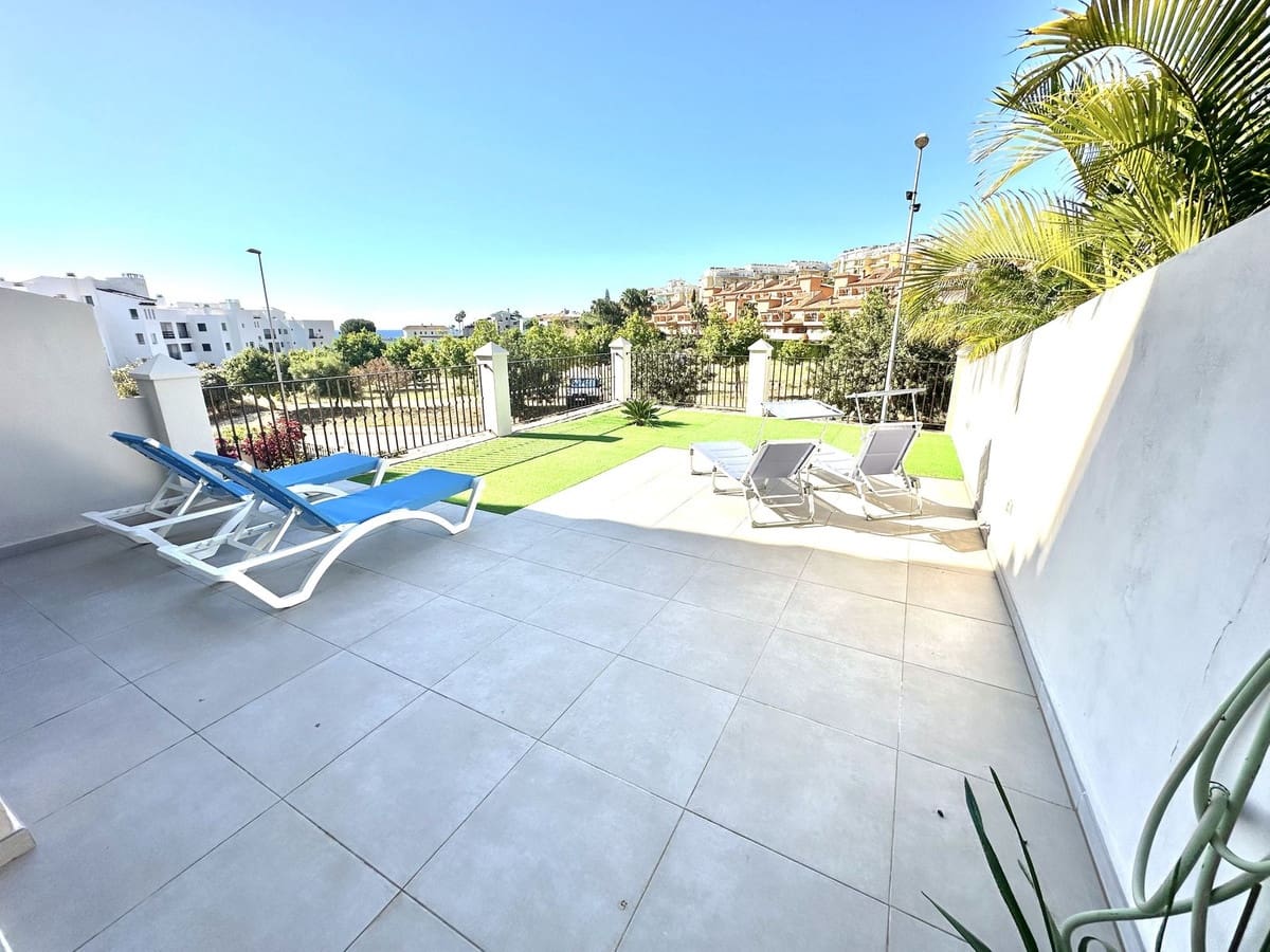 2 slaapkamer Appartement voor vakantieverhuur in La Cala de Mijas met zwembad garage - € 800 (Ref: 8800118)