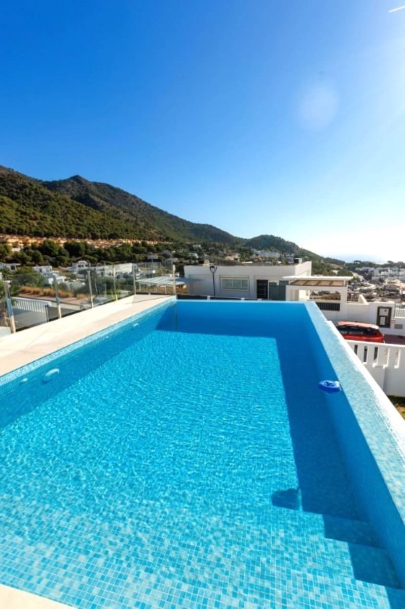 4 makuuhuone Huvila lomavuokrausta paikassa Benalmadena mukana uima-altaan 
autotalli - 2 000 € (Ref: 8969696)