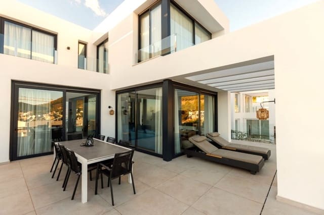 4 sovrum Villa för semesterbostäder i Benalmádena med pool garage - 2 000 € (Ref: 8969696)