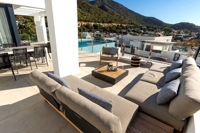 4 sovrum Villa för semesterbostäder i Benalmádena med pool garage - 2 000 € (Ref: 8969696)