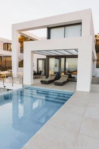4 soverom Villa til salgs i Benalmádena med svømmebasseng garasje - € 2 000 (Ref: 8969696)