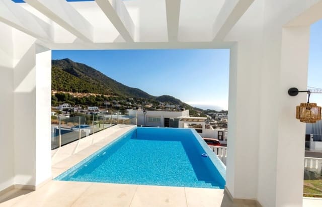 4 soverom Villa til salgs i Benalmádena med svømmebasseng garasje - € 2 000 (Ref: 8969696)