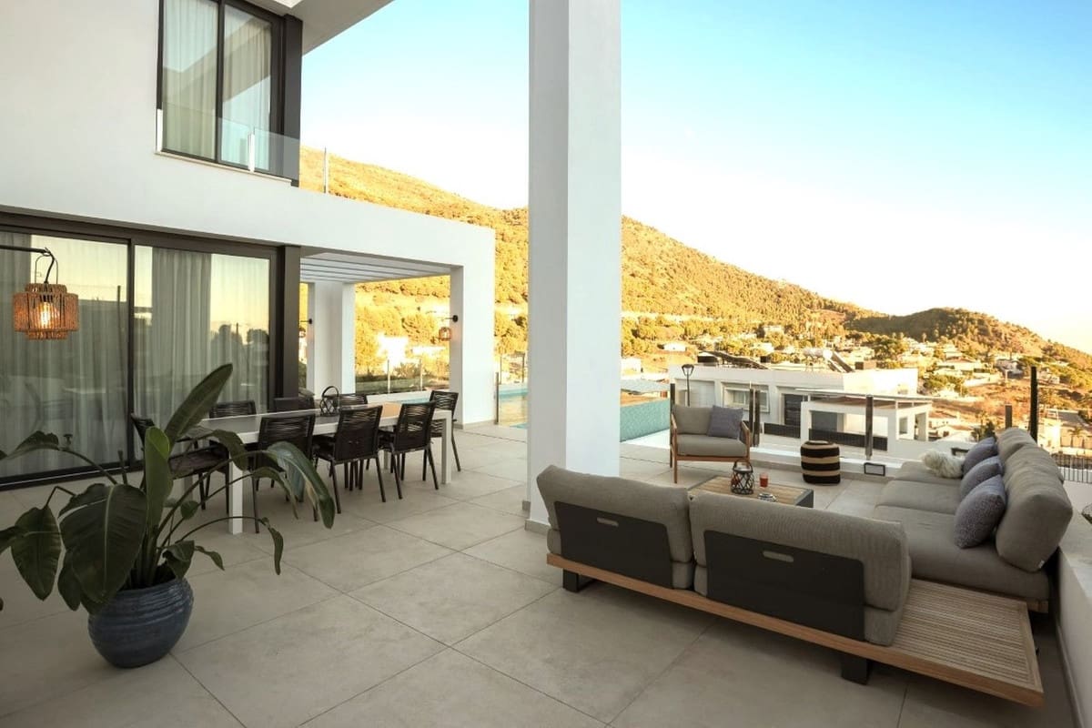 4 bedroom Villa for holiday rental in Benalmadena with pool garage - € 2,000 (Ref: 8969696)