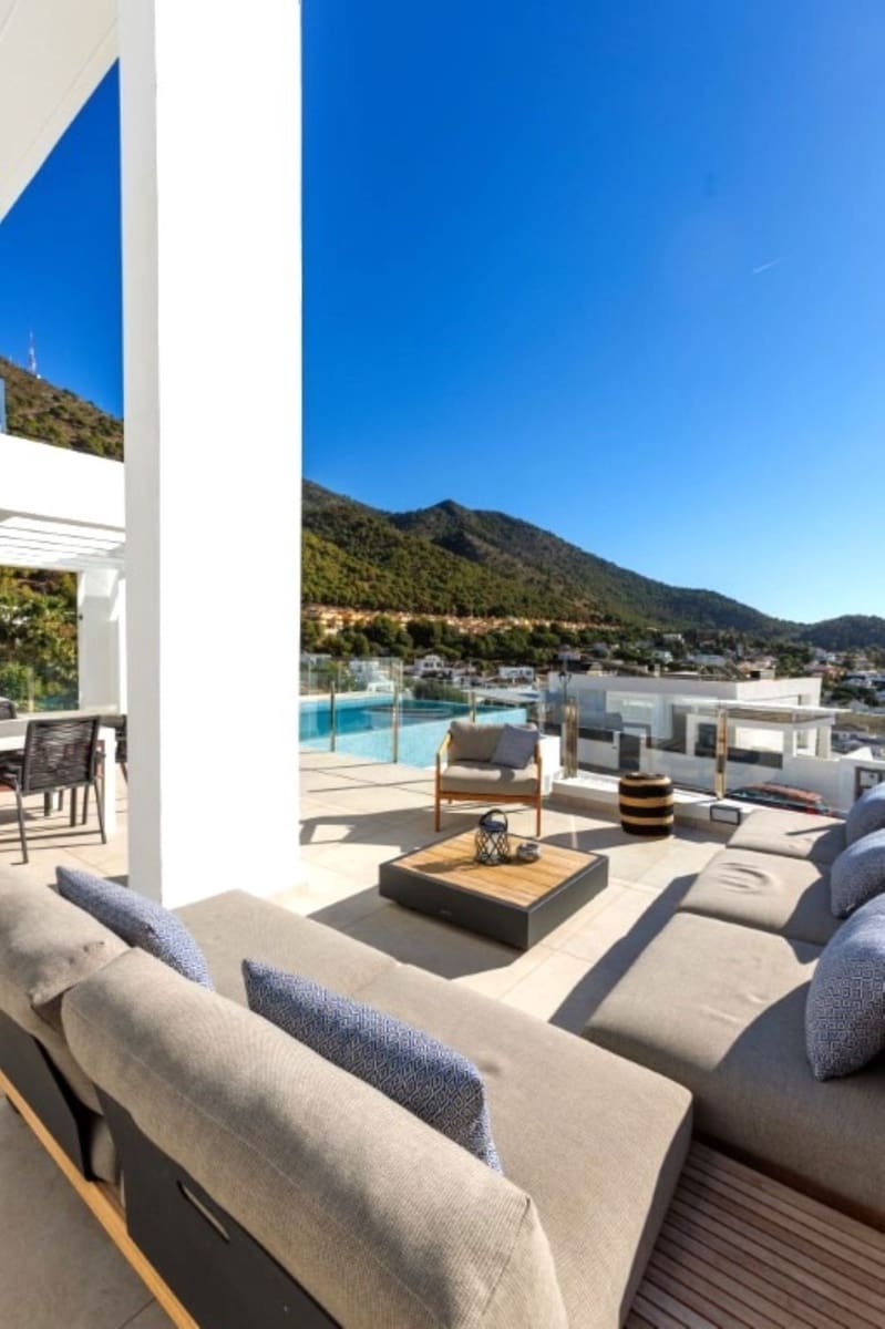 4 bedroom Villa for holiday rental in Benalmadena with pool garage - € 2,000 (Ref: 8969696)