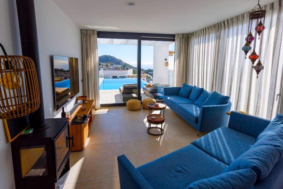 4 bedroom Villa for holiday rental in Benalmadena with pool garage - € 2,000 (Ref: 8969696)