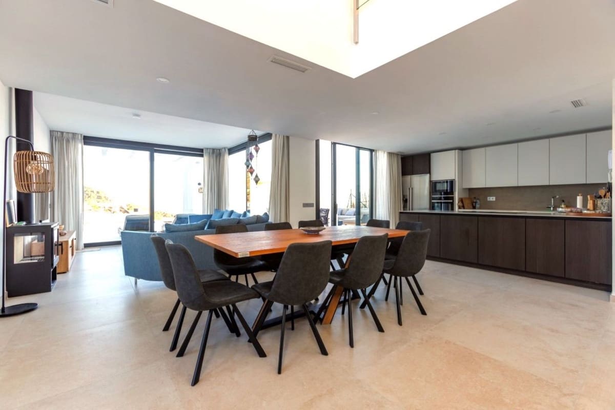 4 bedroom Villa for holiday rental in Benalmadena with pool garage - € 2,000 (Ref: 8969696)