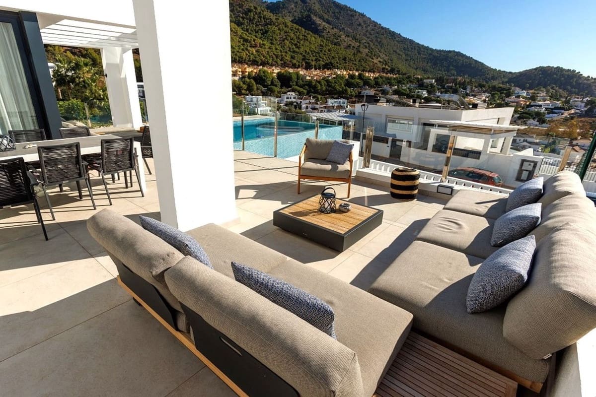 4 bedroom Villa for holiday rental in Benalmadena with pool garage - € 2,000 (Ref: 8969696)