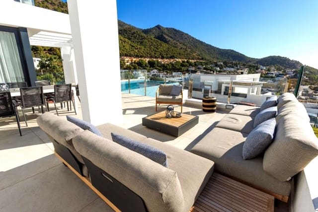 4 soverom Villa til salgs i Benalmádena med svømmebasseng garasje - € 2 000 (Ref: 8969696)