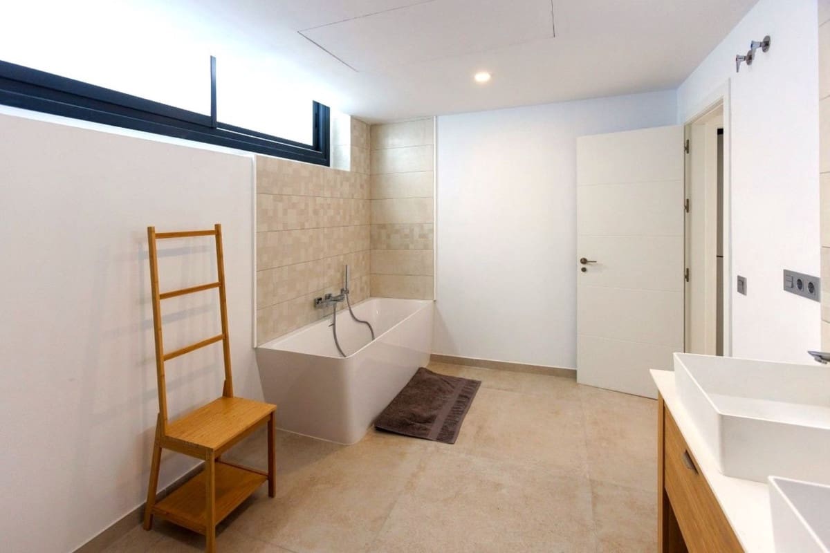 4 soverom Villa til salgs i Benalmadena med svømmebasseng garasje - € 2 000 (Ref: 8969696)