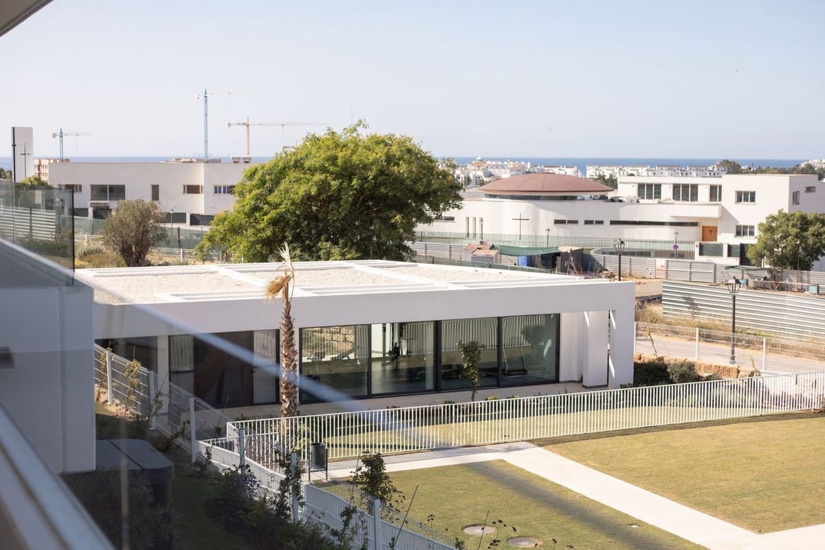 3 quarto Apartamento para arrendamento para férias em Estepona com piscina Garagem - 1 000 € (Ref: 9087256)