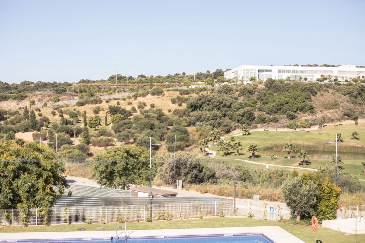   3 soveværelse   ferieLejlighed i Estepona   med   swimmingpool  garage  - € 1.000 (Ref: 9087256)