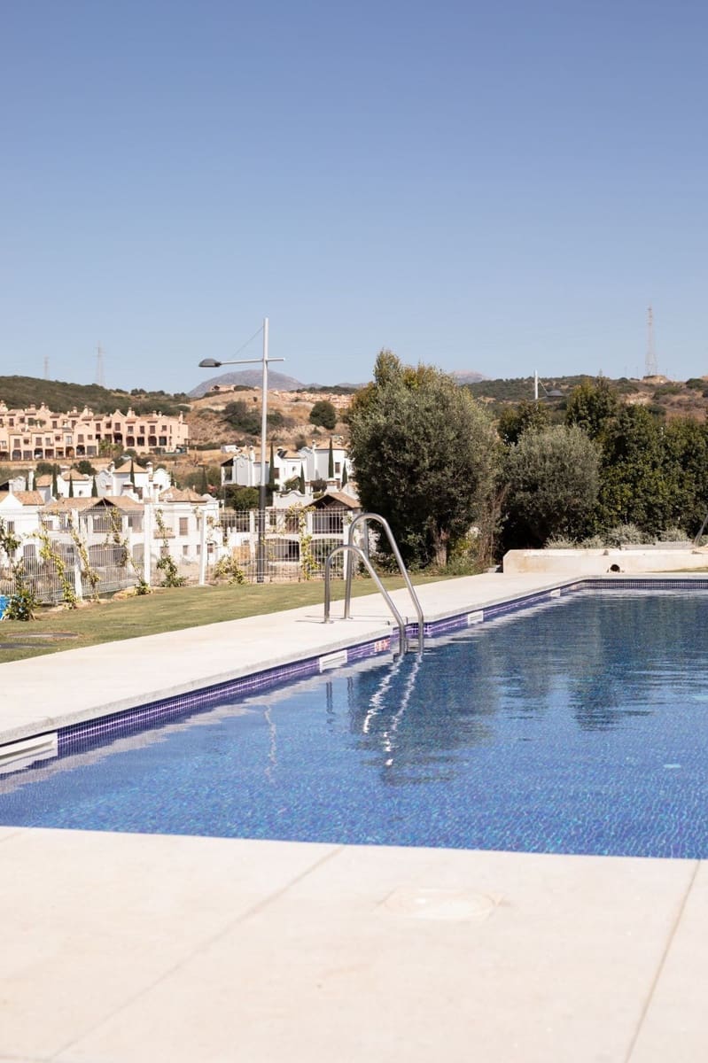3 bedroom Apartment for holiday rental in Estepona with pool garage - € 1,000 (Ref: 9087256)