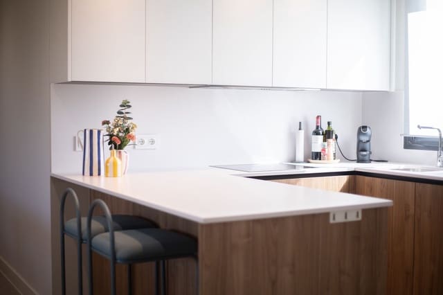 3 sovrum Lägenhet för semesterbostäder i Estepona med pool garage - 1 000 € (Ref: 9087256)