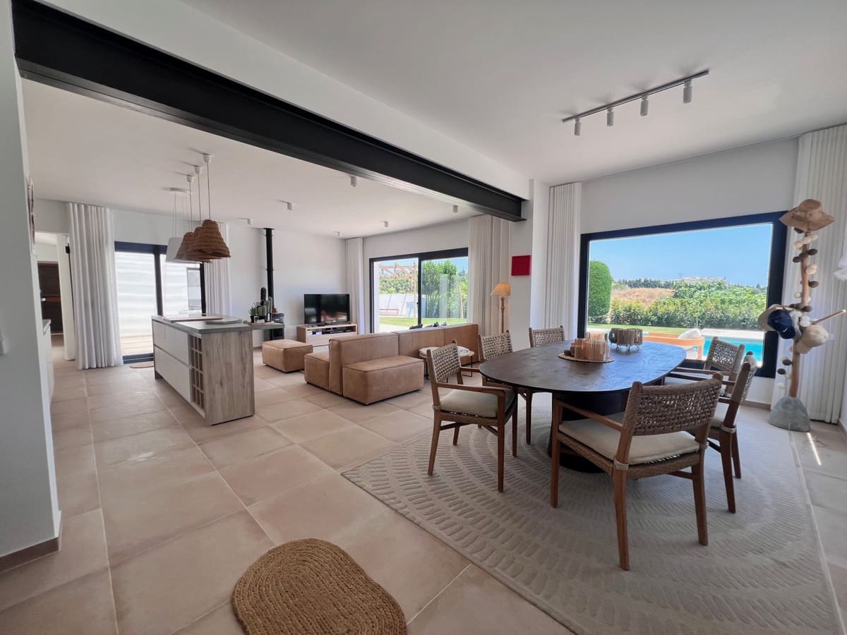 3 slaapkamer Villa te koop in Estepona met zwembad garage - € 1.395.000 (Ref: 9109512)