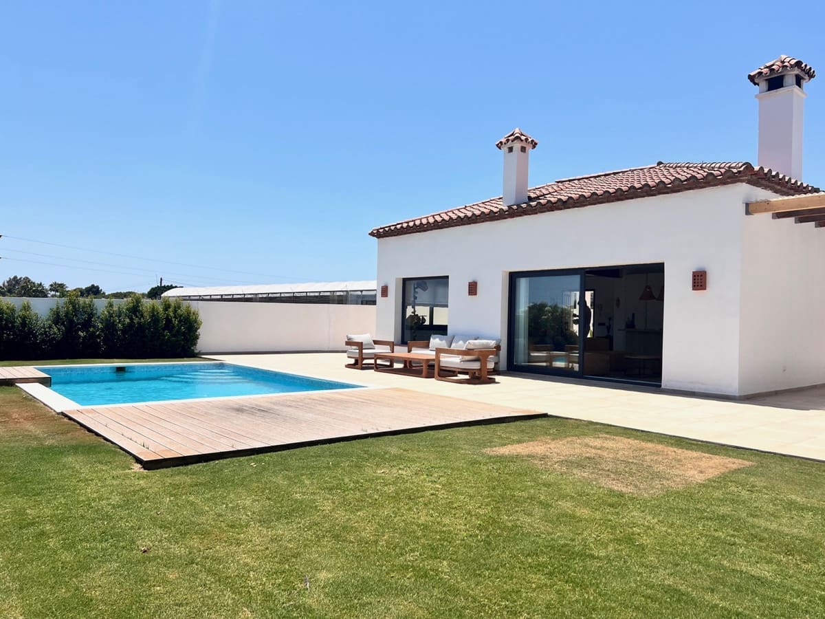 3 sovrum Villa till salu i Estepona med pool garage - 1 395 000 € (Ref: 9109512)
