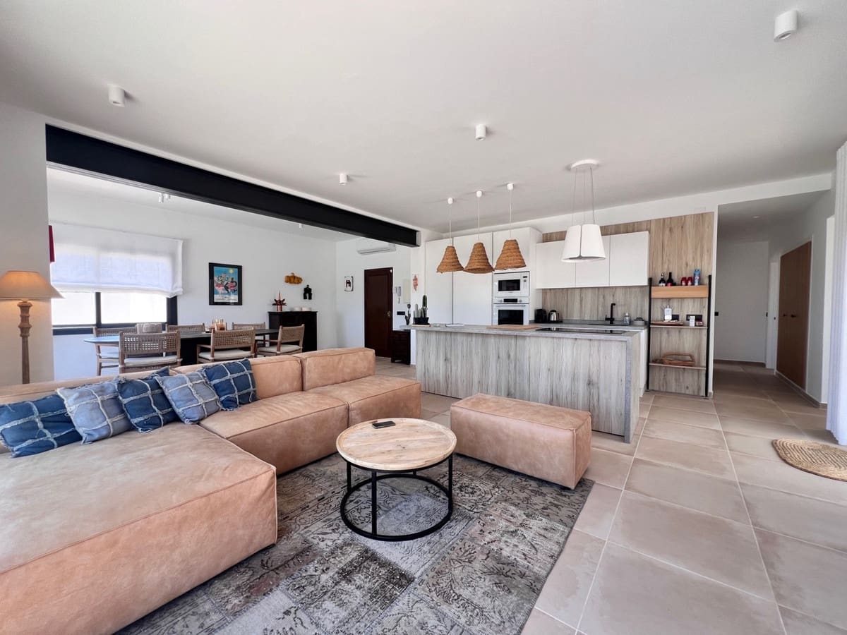 3 soveværelse Villa til salg i Estepona med swimmingpool garage - € 1.395.000 (Ref: 9109512)