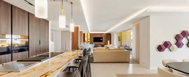 4 makuuhuone Huoneisto myytävänä paikassa Río Real, Marbella mukana uima-altaan 
autotalli - 4 995 000 € (Ref: 9137402)