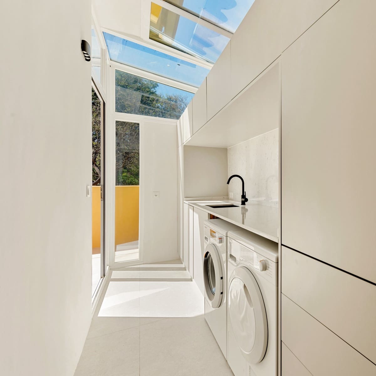 4 bedroom Apartment for sale in Rio Real with pool garage - € 4,995,000 (Ref: 9137402)