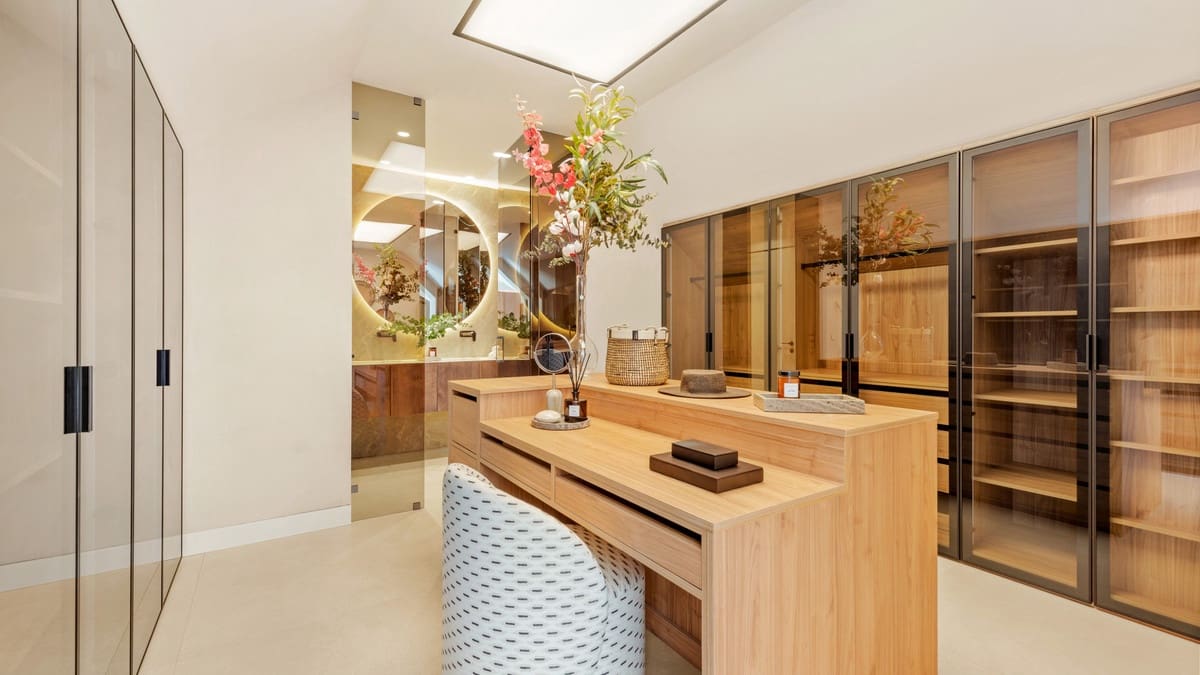 4 bedroom Apartment for sale in Rio Real with pool garage - € 4,995,000 (Ref: 9137402)