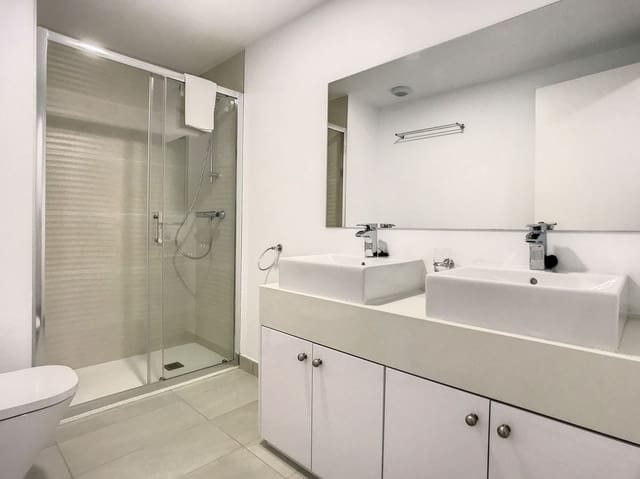 2 bedroom Apartment for rent in Estepona with pool garage - € 1,700 (Ref: 9142417)