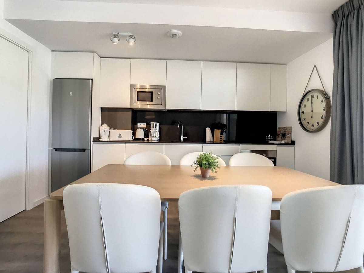 2 bedroom Apartment for rent in Estepona with pool garage - € 1,700 (Ref: 9142417)