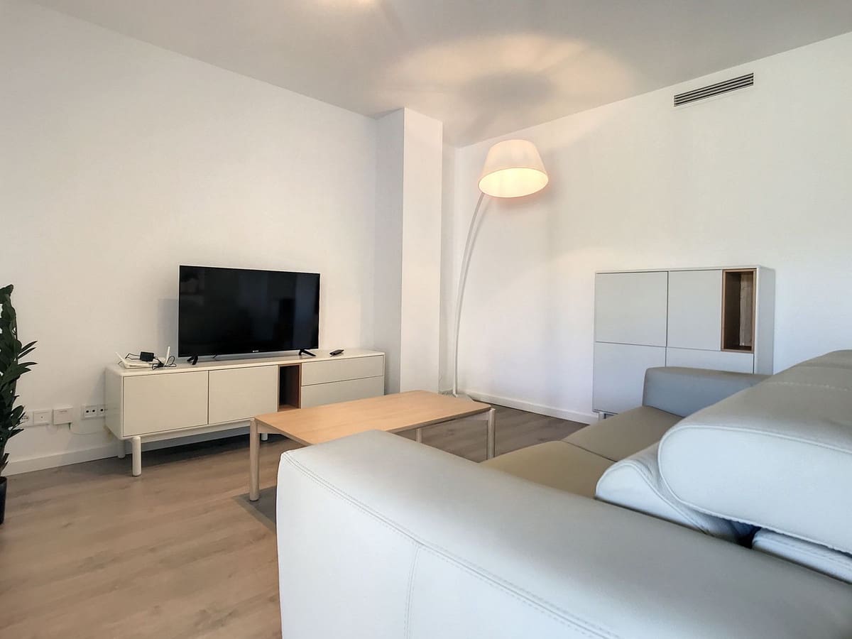 2 bedroom Apartment for rent in Estepona with pool garage - € 1,700 (Ref: 9142417)