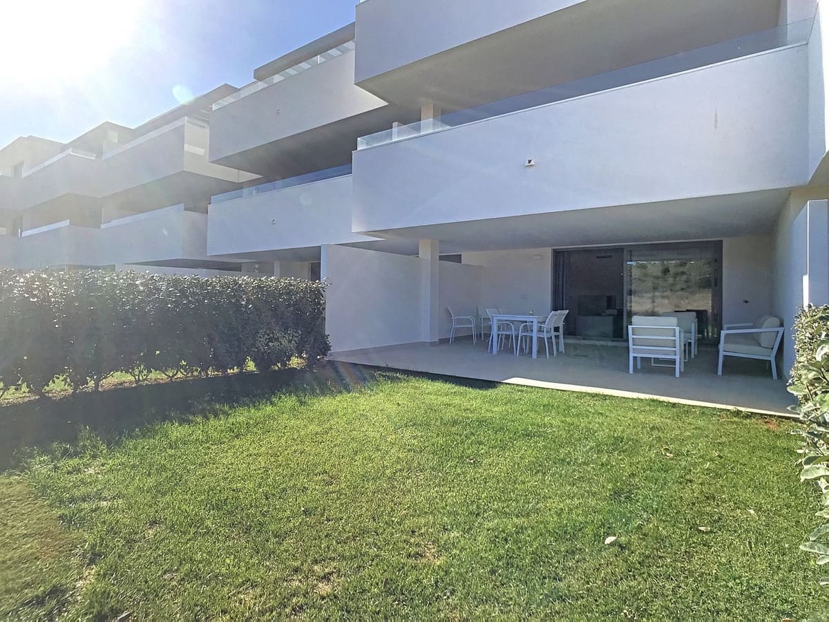 Apartamento de 2 habitaciones en Estepona en alquiler con piscina garaje - 1.700 € (Ref: 9142417)