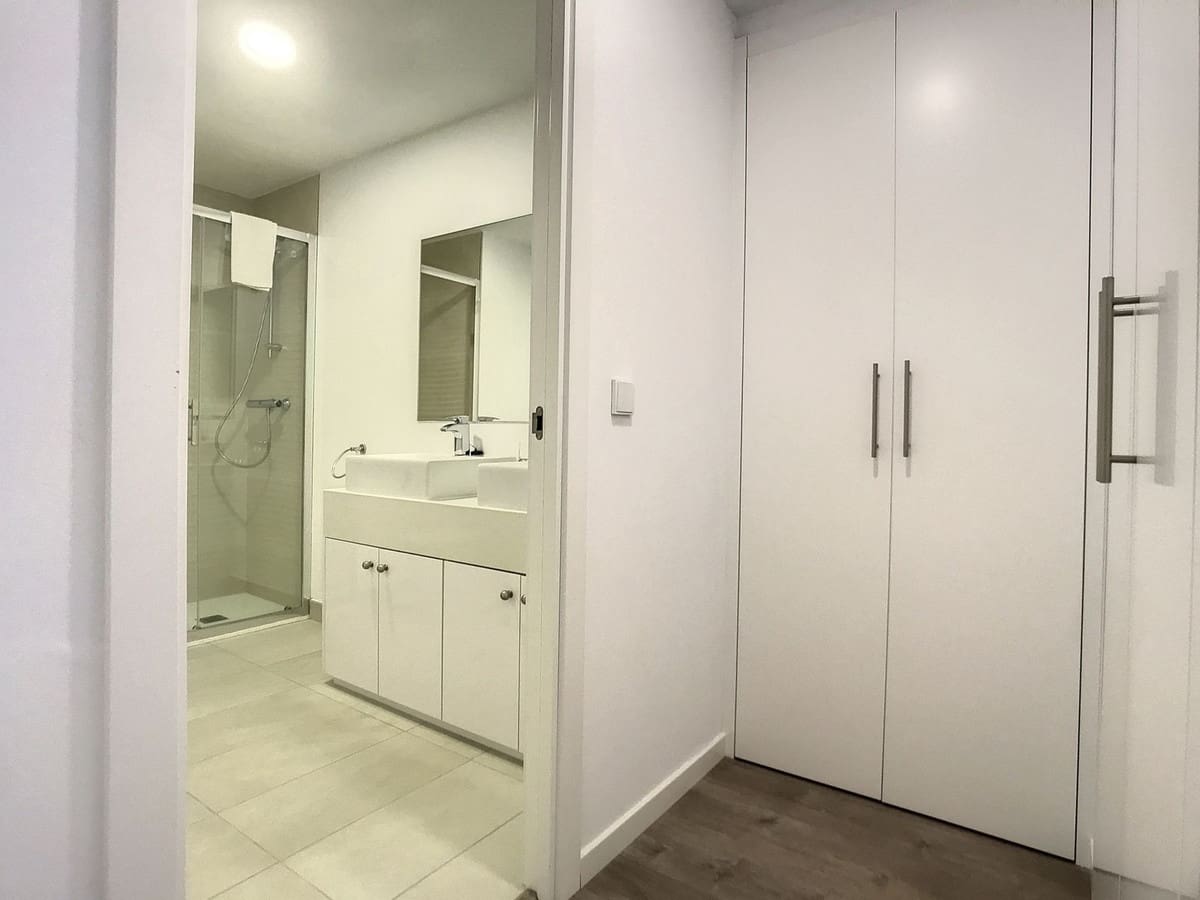 2 soveværelse Lejlighed til leje i Estepona med swimmingpool garage - € 1.700 (Ref: 9142417)