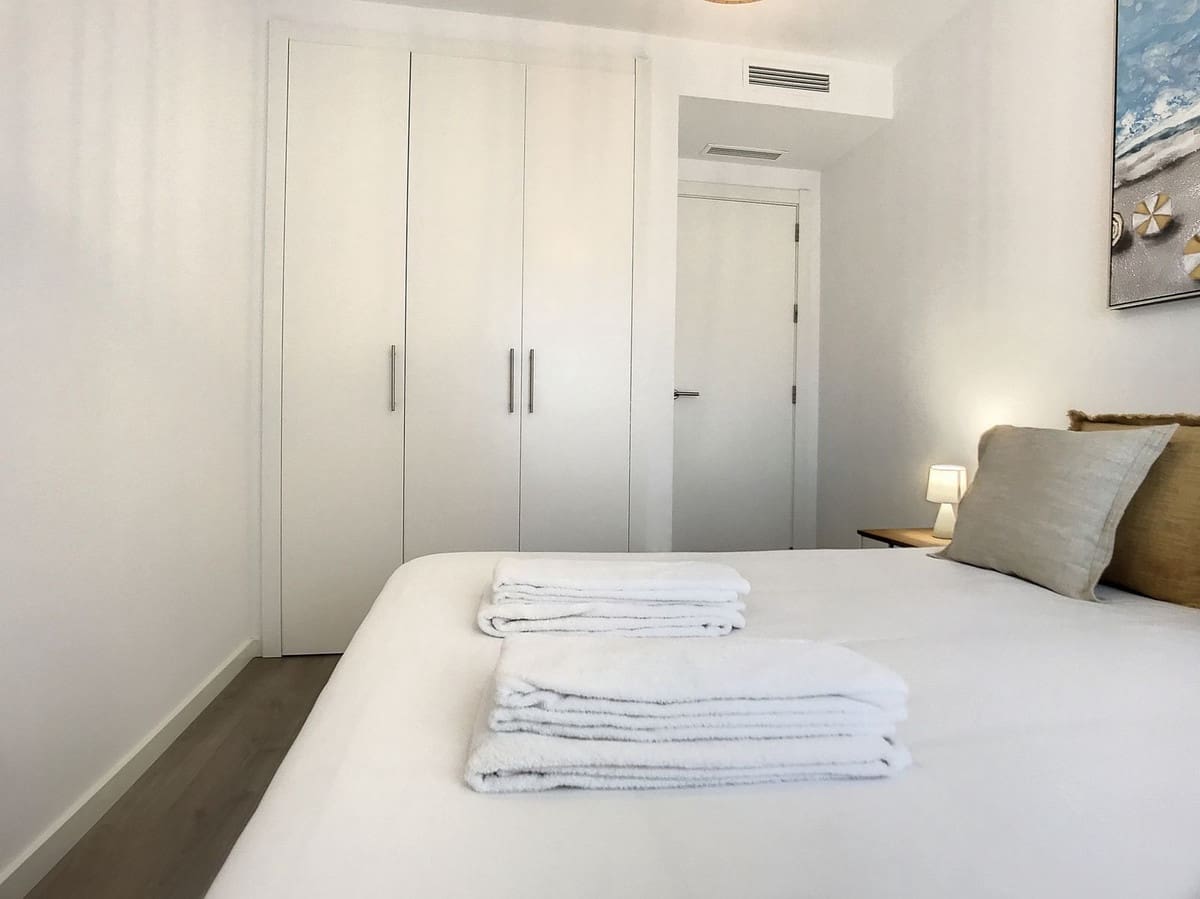 2 soveværelse Lejlighed til leje i Estepona med swimmingpool garage - € 1.700 (Ref: 9142417)