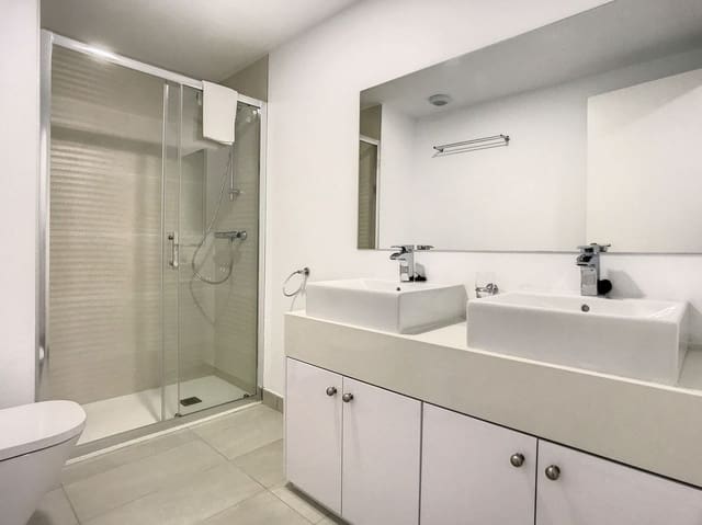 2 bedroom Apartment for rent in Estepona with pool garage - € 1,700 (Ref: 9142417)