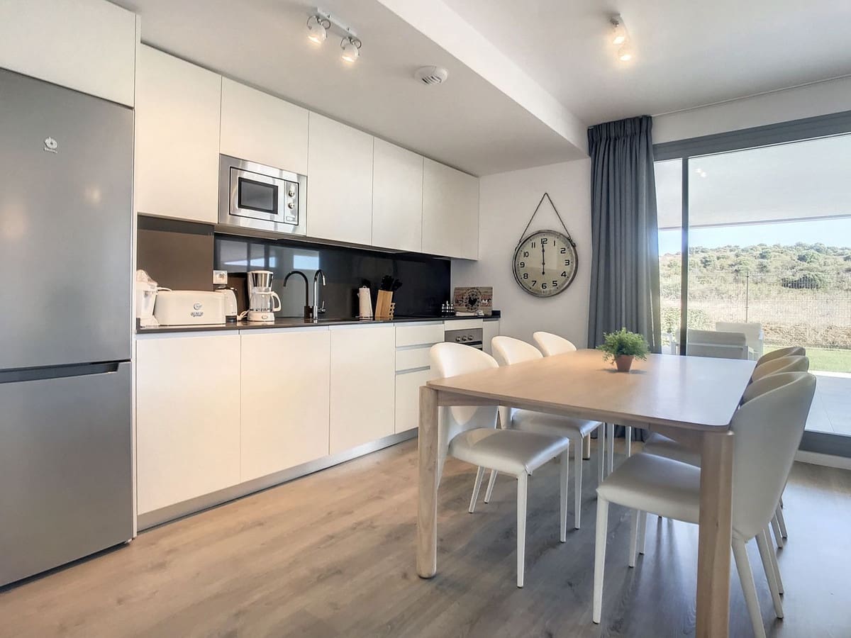 2 soveværelse Lejlighed til leje i Estepona med swimmingpool garage - € 1.700 (Ref: 9142417)